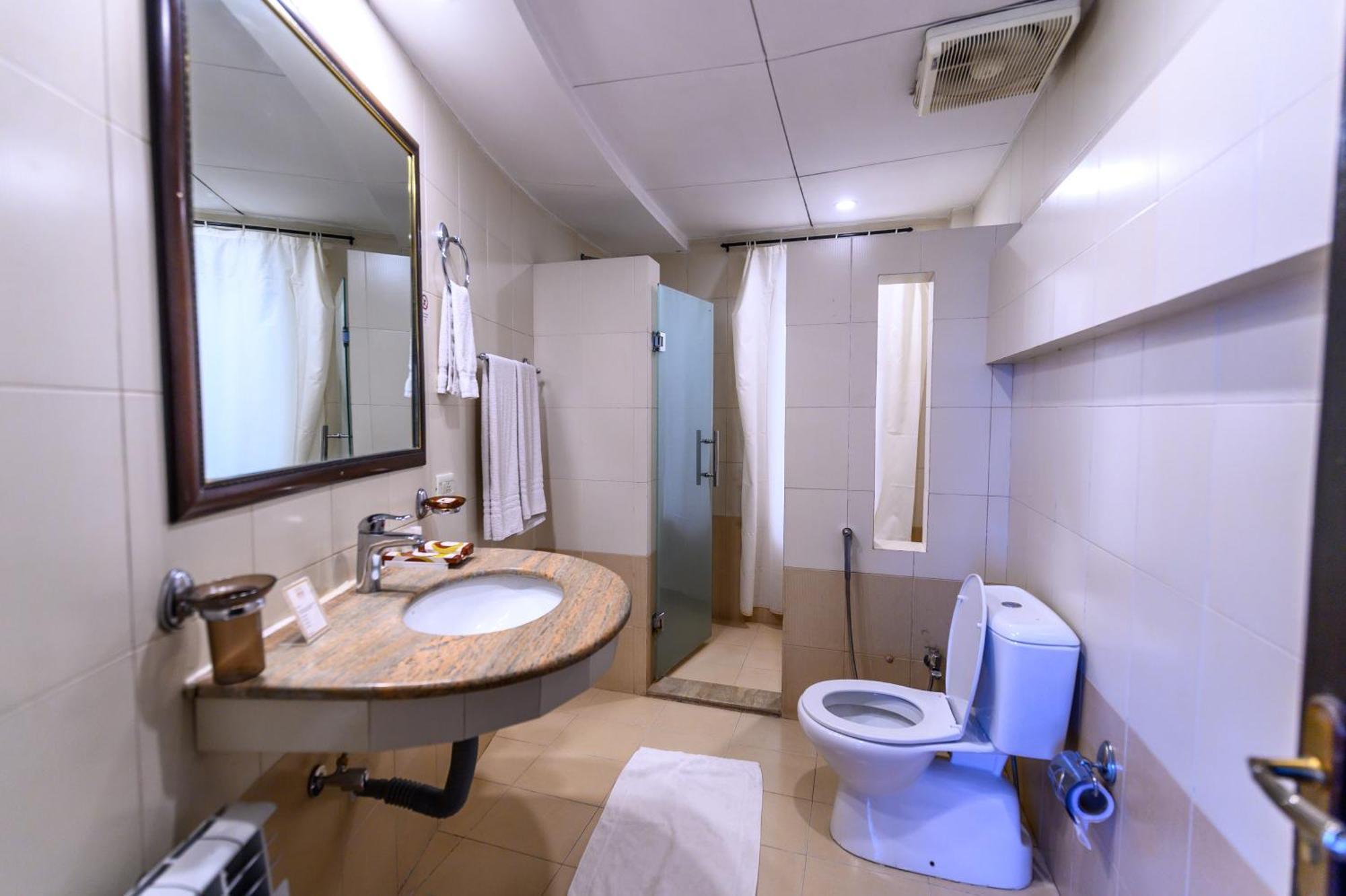 โรงแรมวัน ภูรบัน เมอร์รี ภายนอก รูปภาพ
